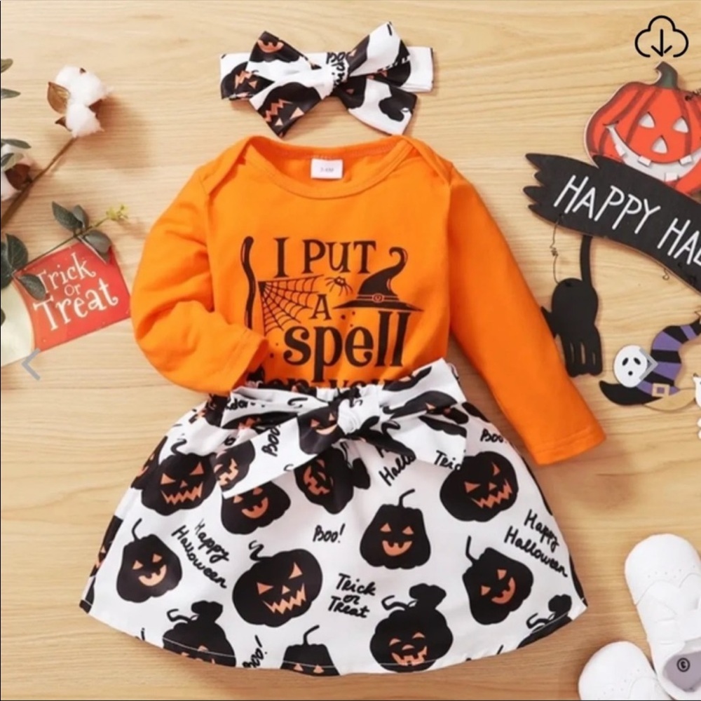 INFANT Size (6-9M) 4 piece Halloween outfit